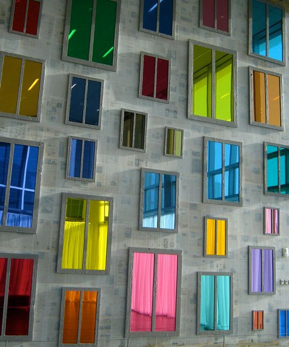 A propos PRIDE: Die Regenbogen-Farben schlagen nicht nur auf der Strasse Wellen