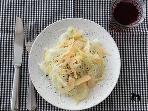 Fenchel Carpaccio mit Parmesansplitter - wie im Italia